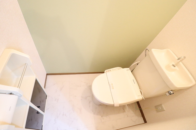 トイレ　※写真は同タイプ別部屋のものです。
