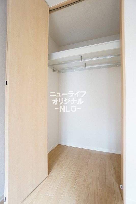 収納　2列にハンガーパイプが設置されたクローゼット☆