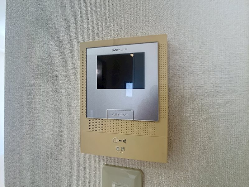 セキュリティ　参考：画像は202号室、反転