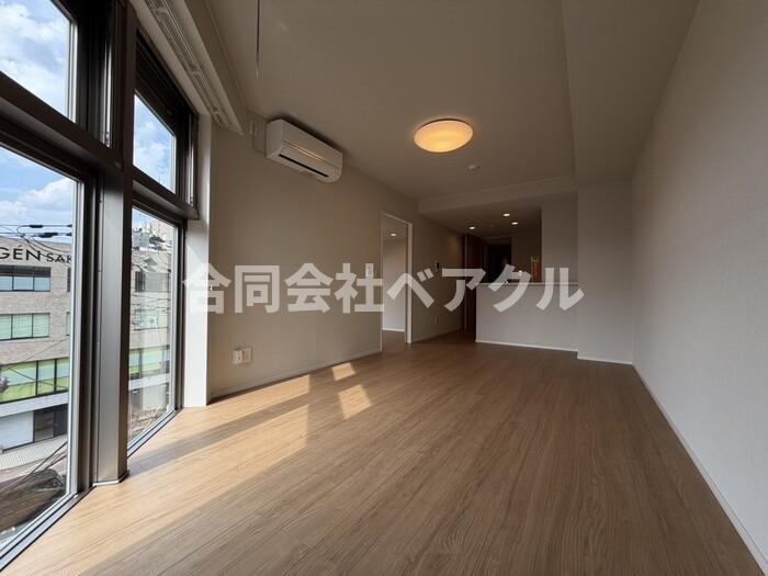 居室・リビング　こちらの居間で趣味の時間をお楽しみください