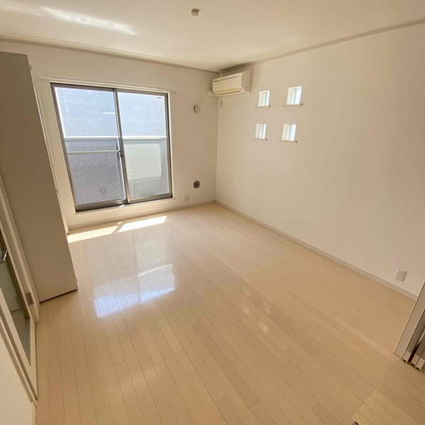 その他部屋・スペース　2面採光の明るいお部屋です☆