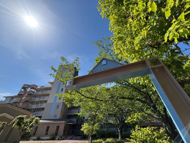 建物外観　１号棟は他の棟と離れているので大変閑静な環境です。