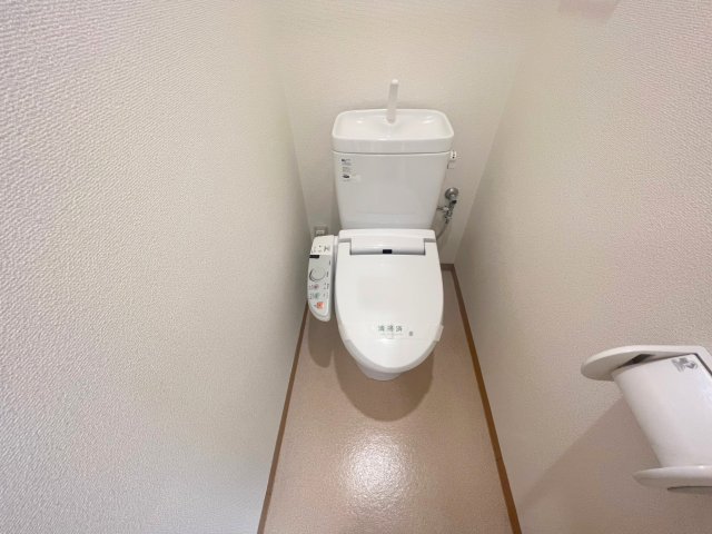 トイレ　清潔感のあるトイレは、誰もがリラックスできる空間です。