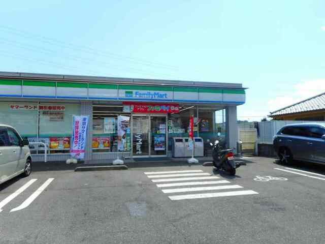 コンビニ　ファミリーマート（コンビニ）まで500m