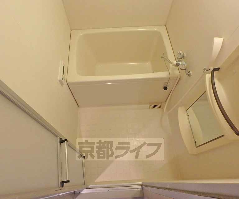バス・シャワールーム　ゆったりできるバスルームです