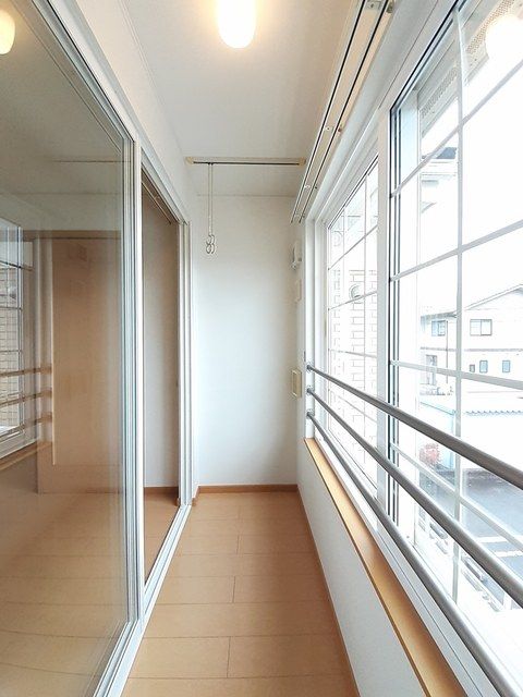 バルコニー　雨の日でも安心のサンルームです