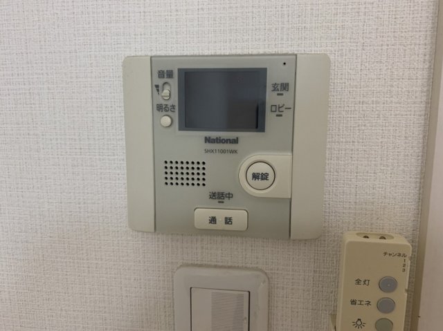 セキュリティ　モニター付きインターホン