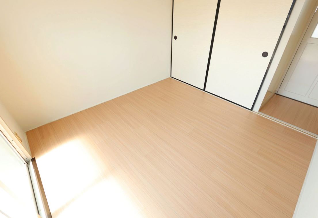 その他部屋・スペース　開放的な寝室です