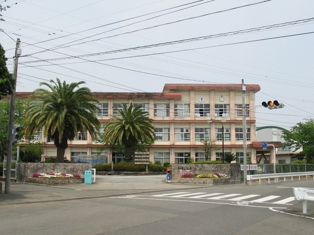 小学校　宮崎市立本郷小学校（小学校）まで1212m
