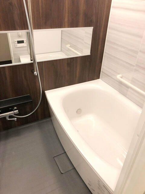 バス・シャワールーム　コンパクトで使いやすいお風呂です
