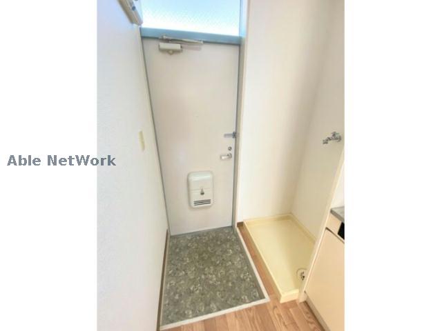 玄関　※同物件別部屋の写真です。