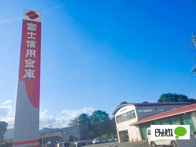 銀行　富士信用金庫岩松支店（銀行）まで1156m