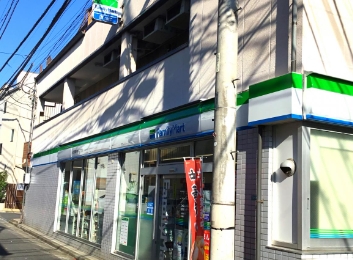 コンビニ　ファミリーマート 紀伊国屋中野一丁目店（コンビニ）まで134m