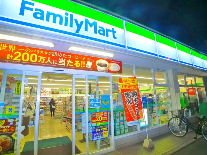 コンビニ　ファミリーマート（コンビニ）まで160m