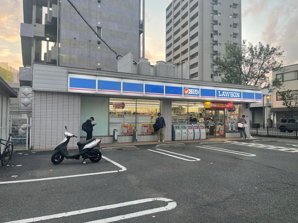 コンビニ　ローソン 内環吹田芳野町店（コンビニ）まで224m