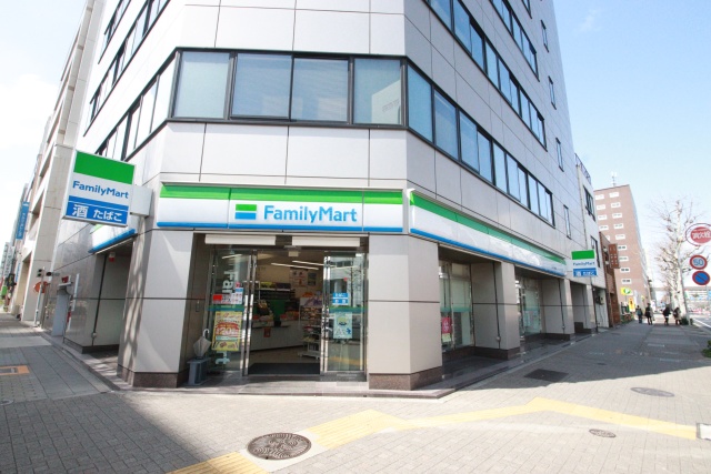 コンビニ　ファミリーマート 丸の内大津通店（コンビニ）まで200m