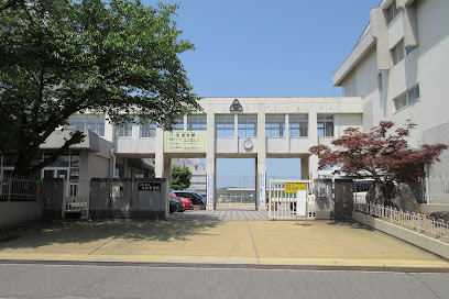 中学校　姫路市立城乾中学校（中学校）まで508m