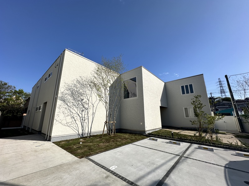建物外観　平置き３台あり！