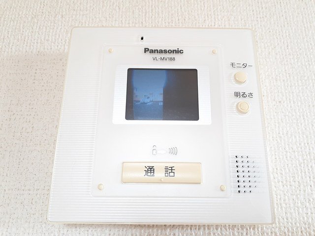セキュリティ　来訪者の顔が見えるモニターホン付き