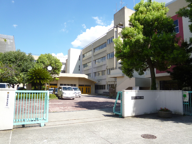 小学校　伊丹市立有岡小学校（小学校）まで722m