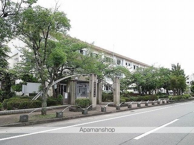 小学校　助任小学校（小学校）まで1200m