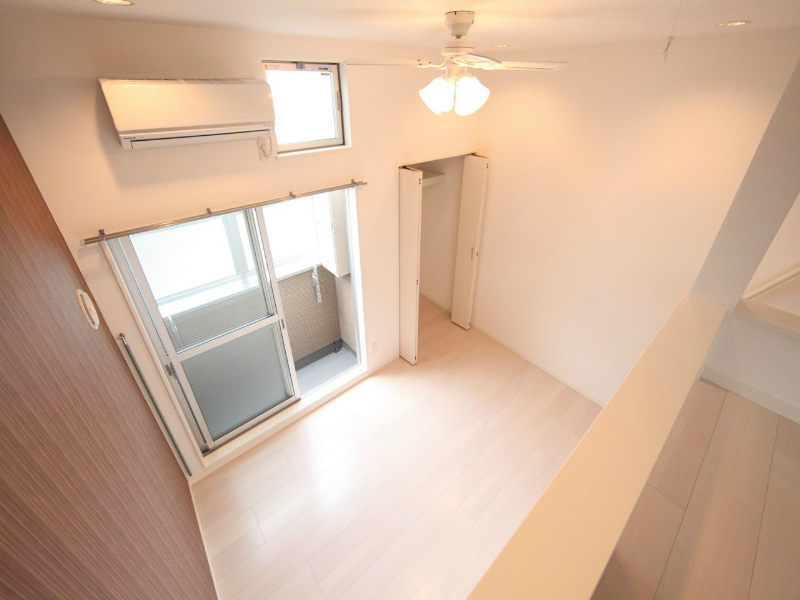 バルコニー　洋室6.1帖　上階ロフト6.5帖（収納でも部屋でも使えます）