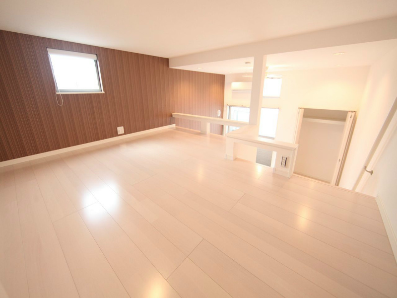 その他部屋・スペース　上階ロフト6.5帖（収納としてもお部屋としても使えます）
