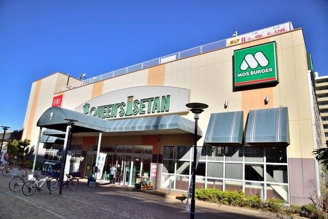 スーパー　クイーンズ伊勢丹杉並桃井店（スーパー）まで897m
