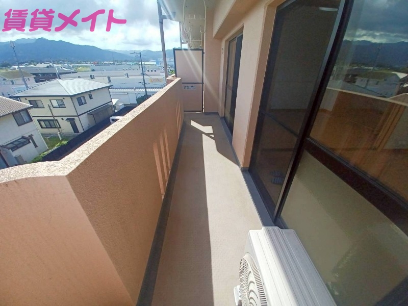 バルコニー　同物件別室画像