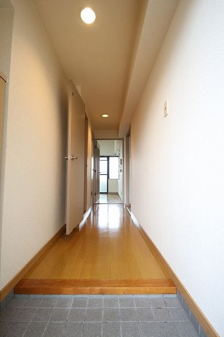 玄関　※写真は同タイプの別部屋です（以下同）※