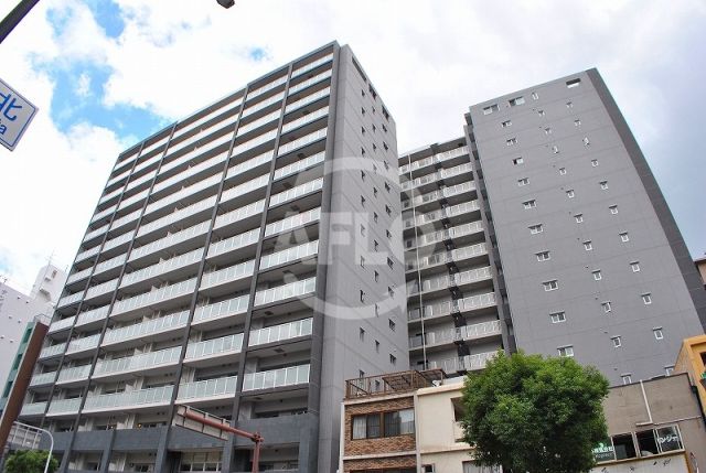 建物外観　ウィズなんば　重厚感のある外観