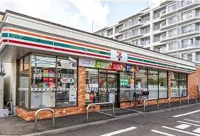 コンビニ　セブンイレブン札幌八軒1条東1丁目店（コンビニ）まで379m