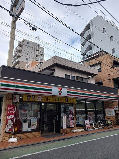 コンビニ　セブンイレブン（コンビニ）まで486m