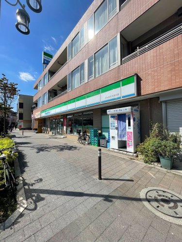 コンビニ　ファミリーマート さんみせ大谷口店（コンビニ）まで172m