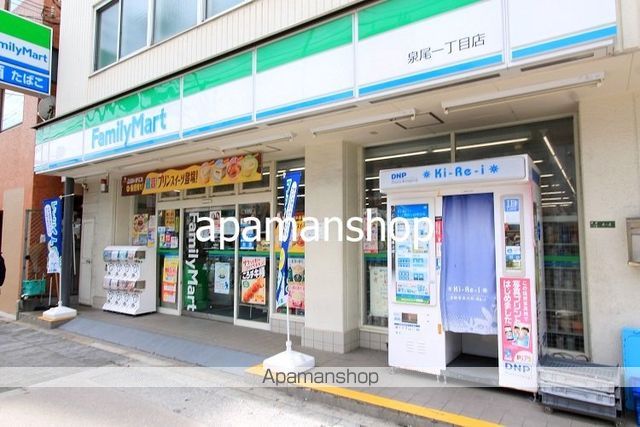 コンビニ　ファミリーマート（コンビニ）まで120m