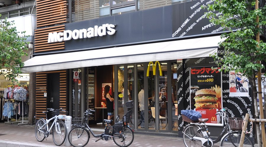 飲食店　マクドナルド 麻布十番店（飲食店）まで338m
