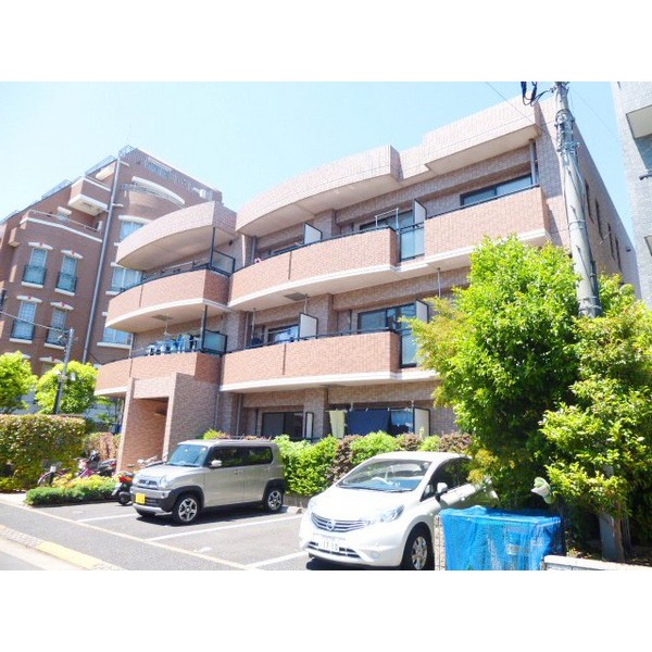 建物外観　前面道路で陽当たり◎