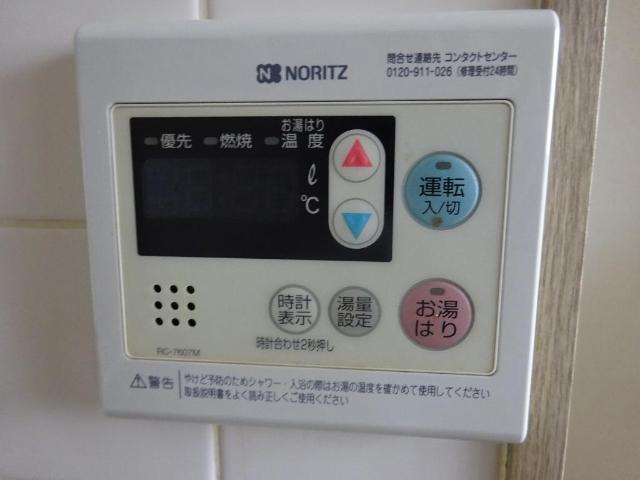 キッチン　給湯器リモコン