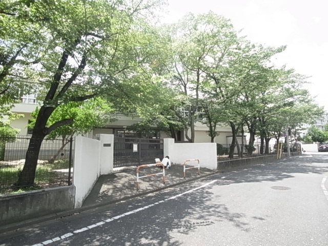 小学校　足立区立栗原北小学校（小学校）まで683m