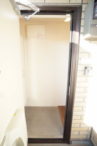 玄関　※同物件・同タイプの写真です。
