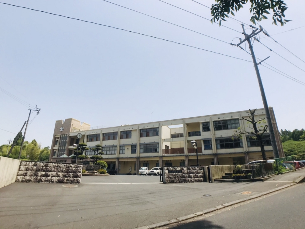 中学校　日置市立伊集院中学校（中学校）まで2819m
