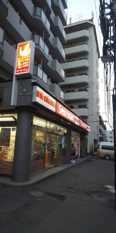 コンビニ　セイコーマート北8条店（コンビニ）まで51m