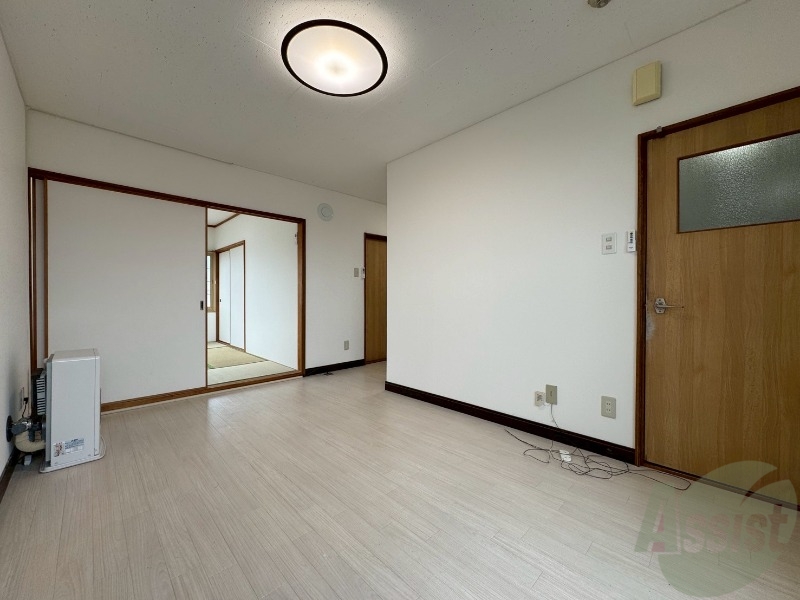 居室・リビング　広くてキレイなお部屋が広がっていて、充実した生活が送れそう。