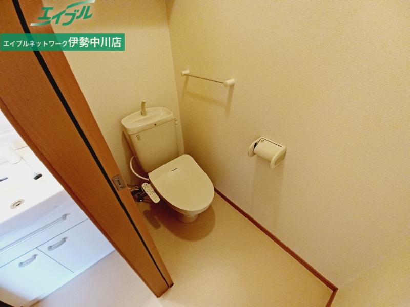 トイレ　同型参考写真です