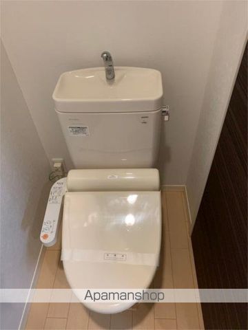 東武伊勢崎線 竹ノ塚駅 徒歩7分 3階建 築16年のトイレ写真