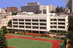小学校　新宿区立余丁町小学校（小学校）まで360m