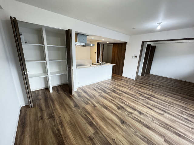 S-RESIDENCE上社南AMANTEの居間写真