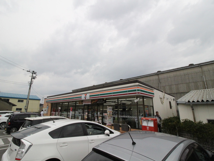 コンビニ　セブンイレブン久留米御井旗崎店（コンビニ）まで340m