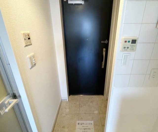 玄関　別部屋同仕様タイプ