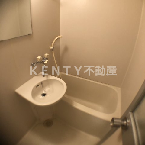 バス・シャワールーム　落ち着いた空間のお風呂です